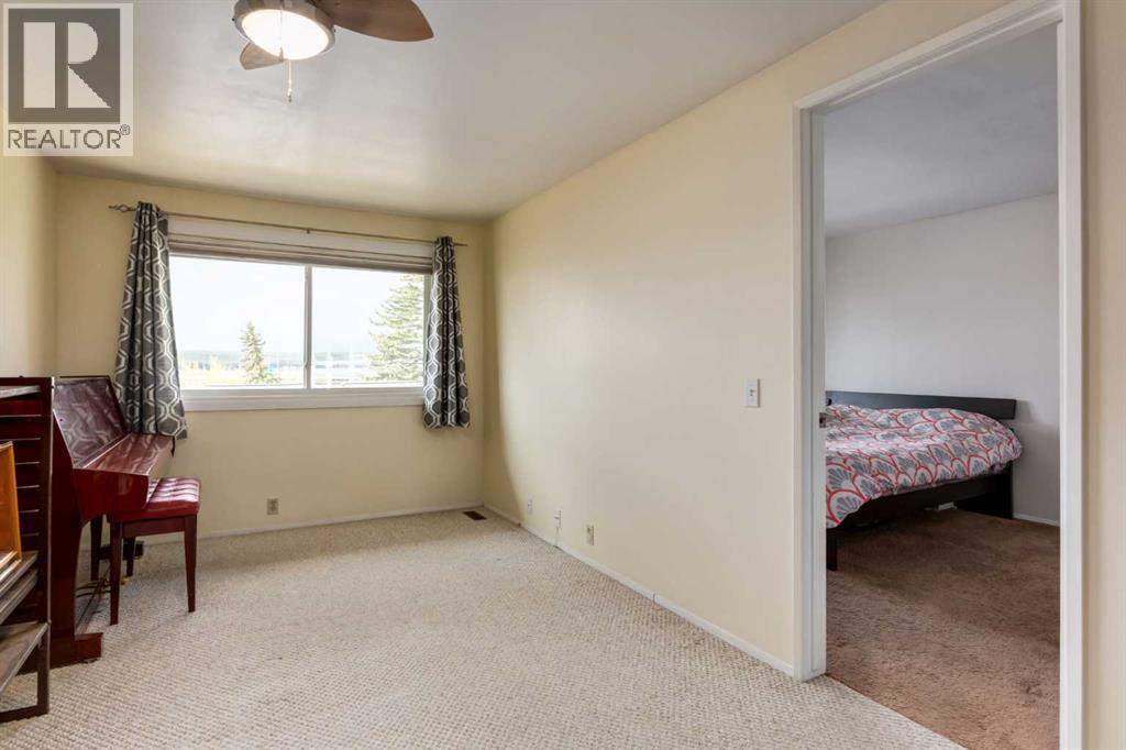 #56 5019 46 Avenue SW - 16