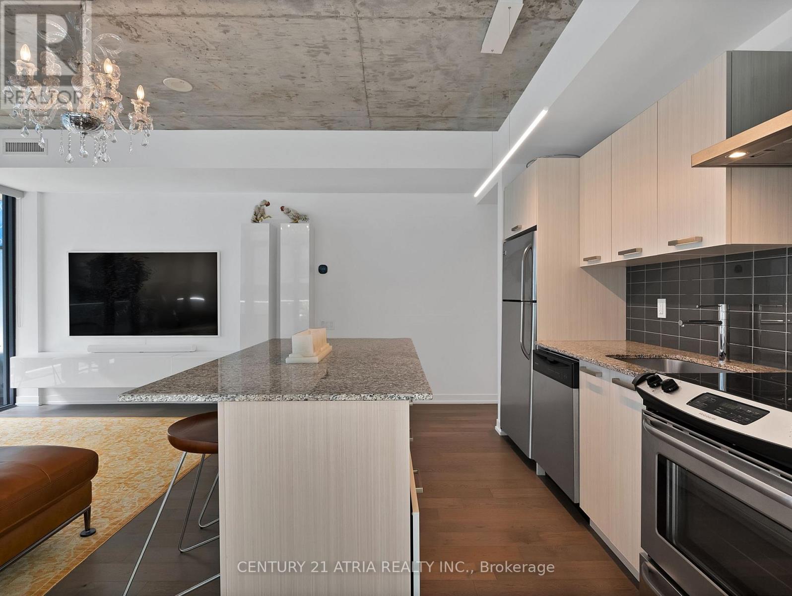 #318 95 BATHURST STREET - 8