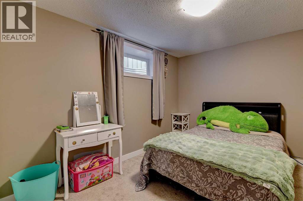 8621 88B Street - 33