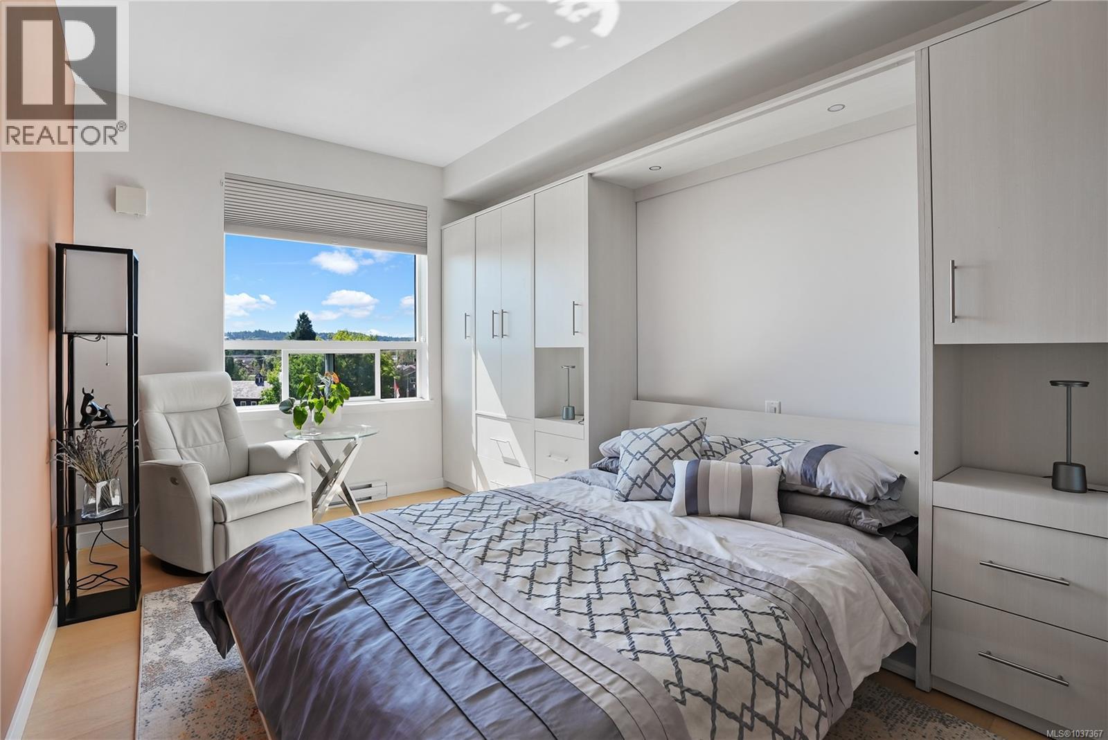 401 7162 West Saanich Rd, Central Saanich