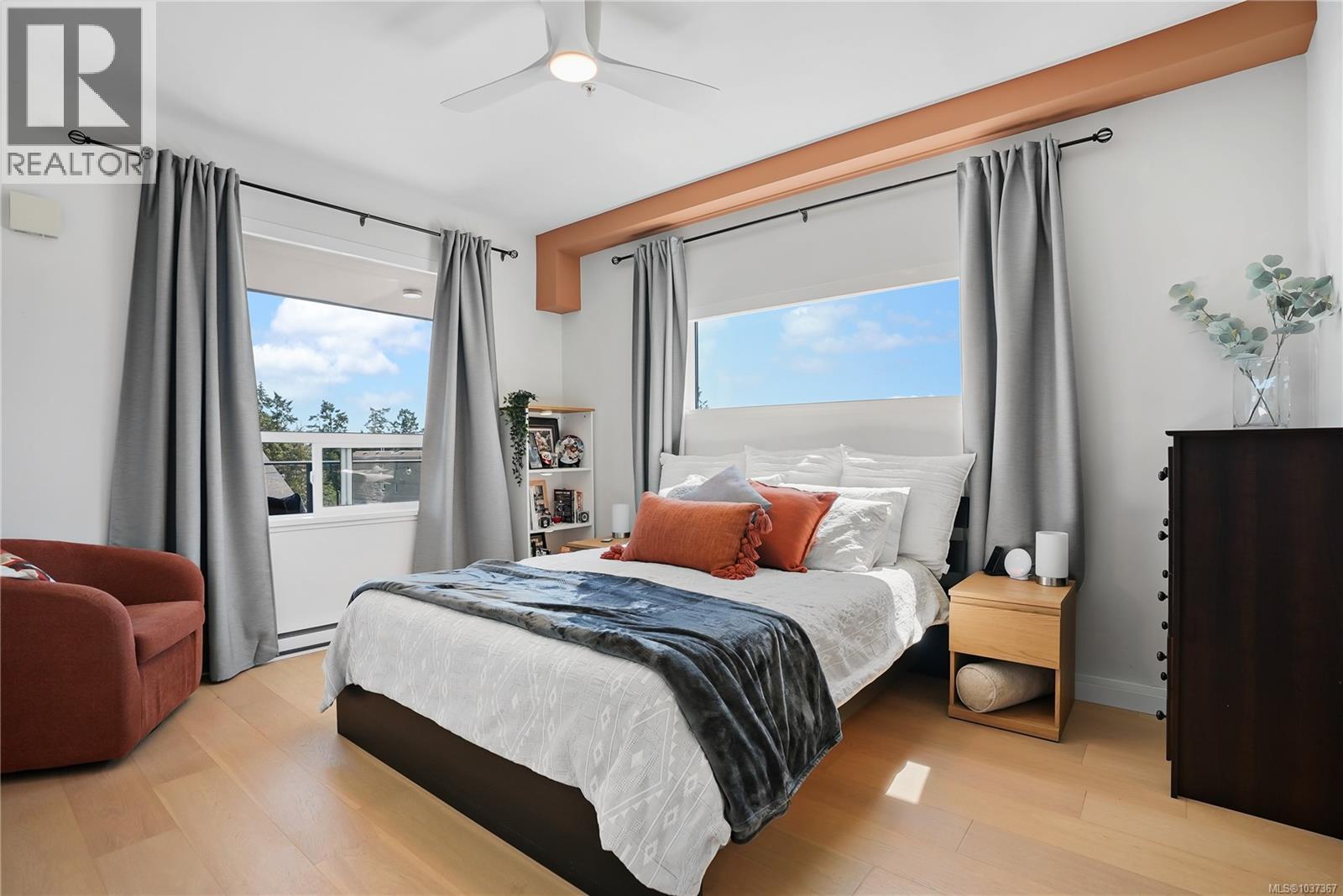 401 7162 West Saanich Rd, Central Saanich