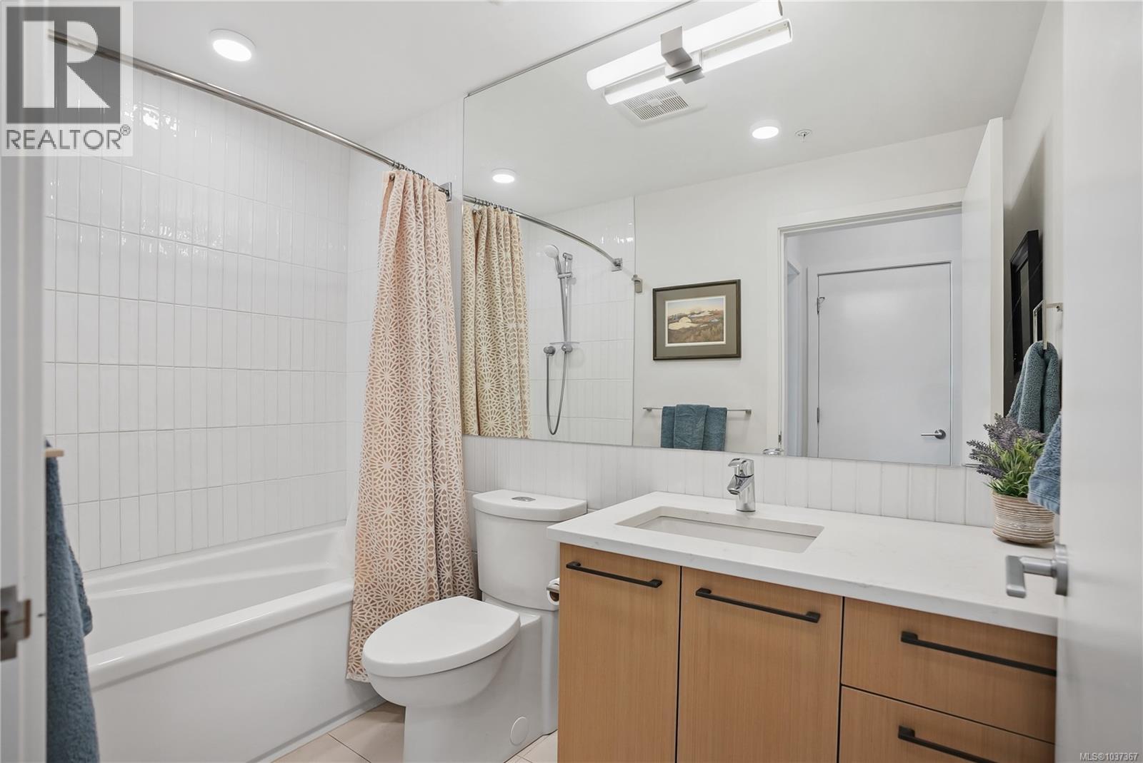 401 7162 West Saanich Rd, Central Saanich