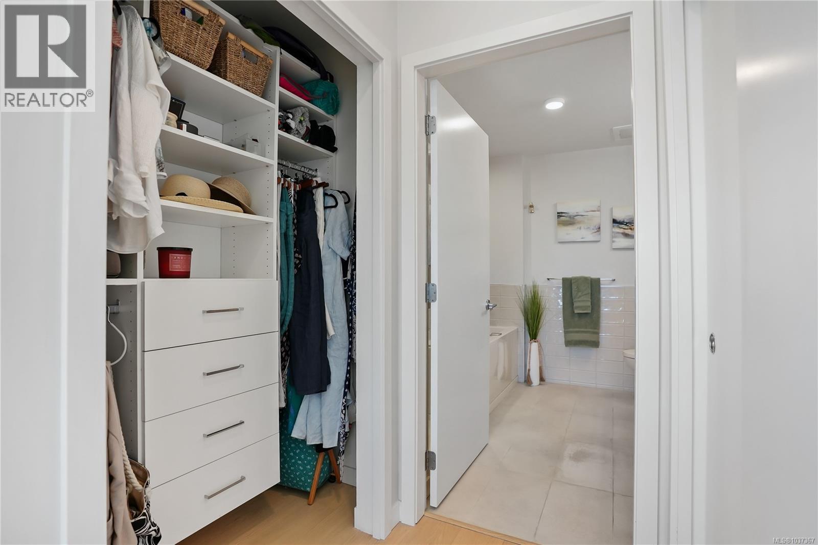 401 7162 West Saanich Rd, Central Saanich