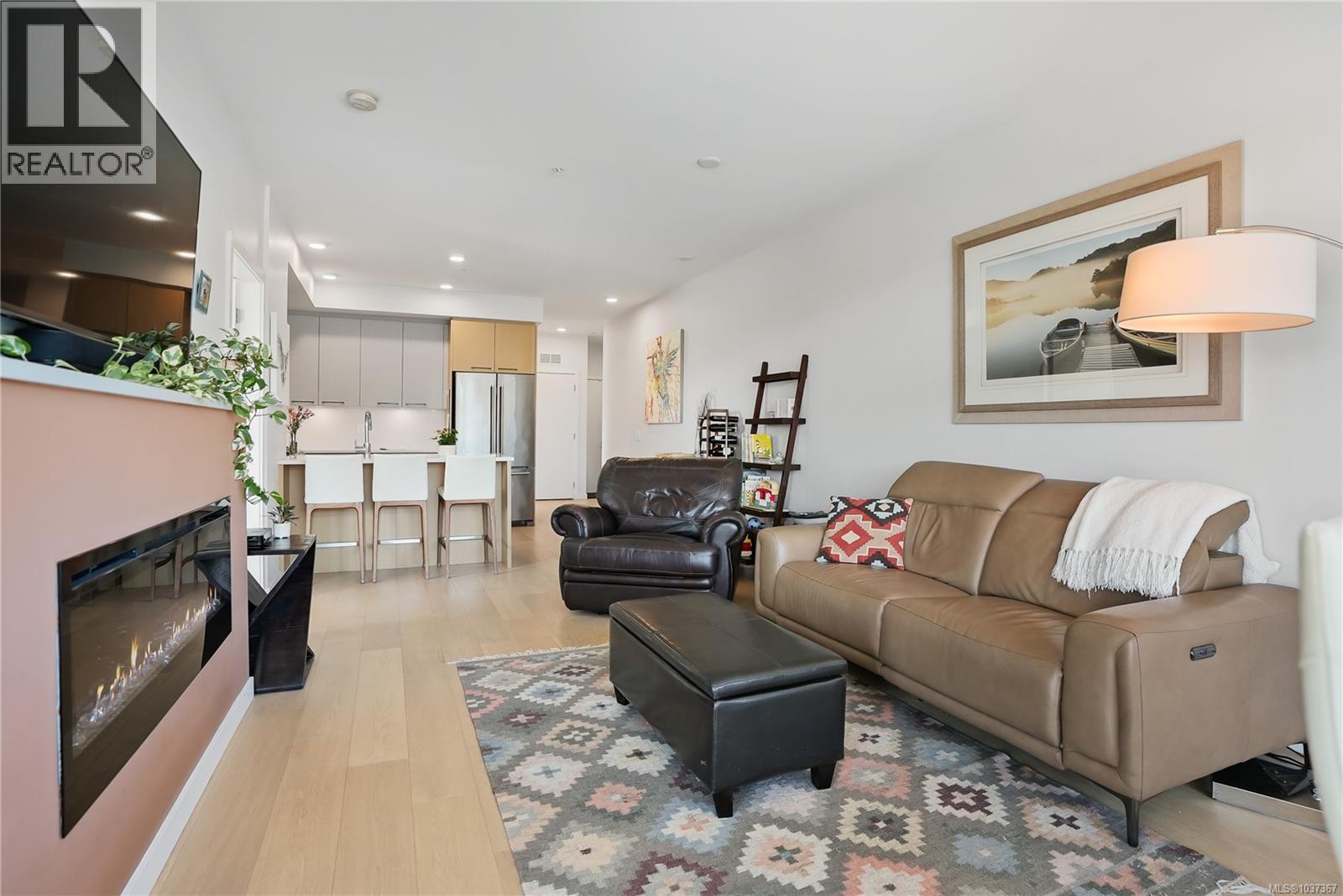 401 7162 West Saanich Rd, Central Saanich