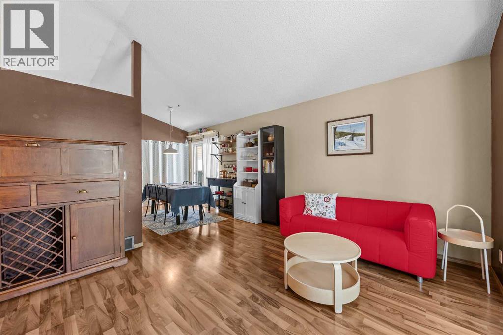 316 Coventry Close NE - 6
