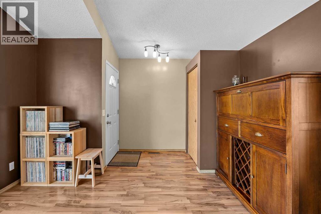 316 Coventry Close NE - Image 3
