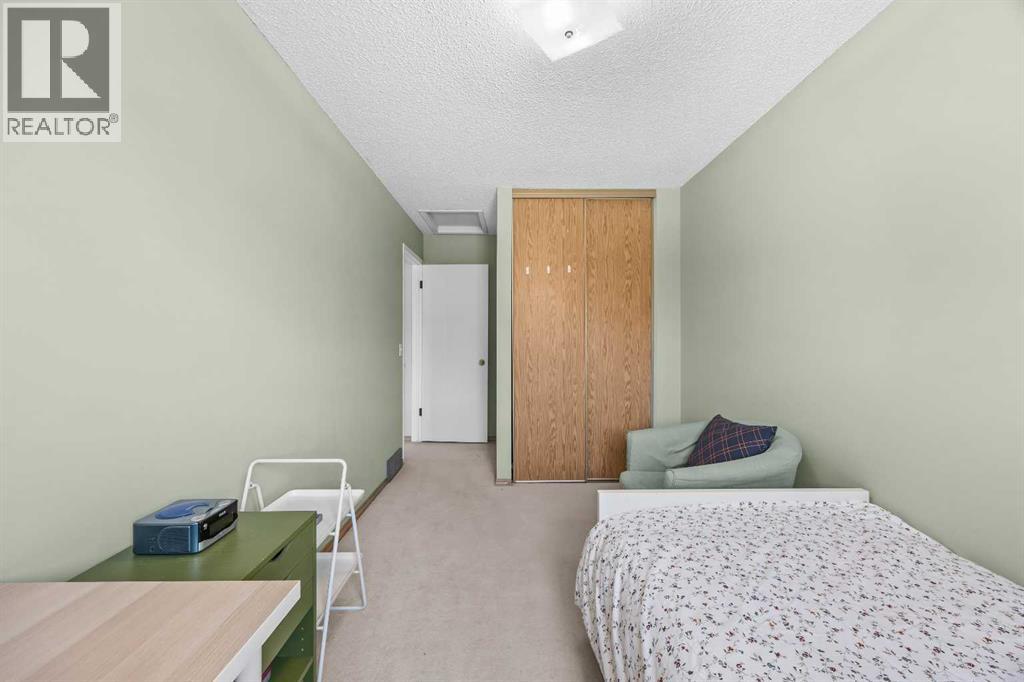 316 Coventry Close NE - 16