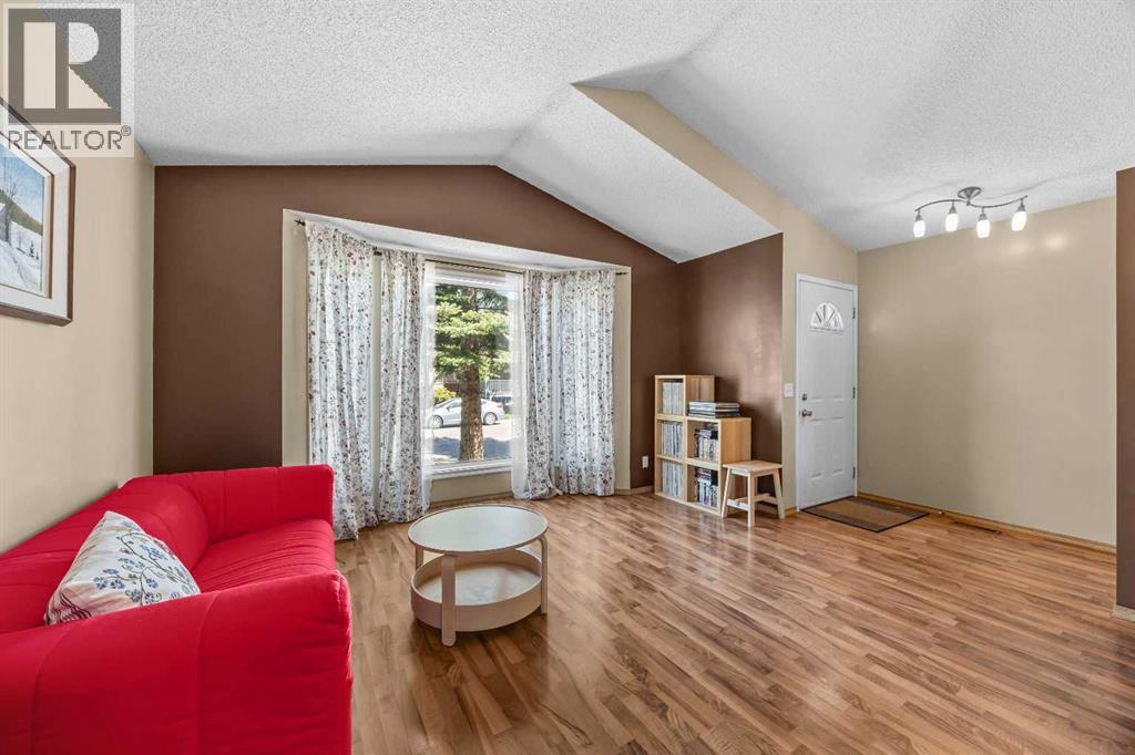 316 Coventry Close NE - 5