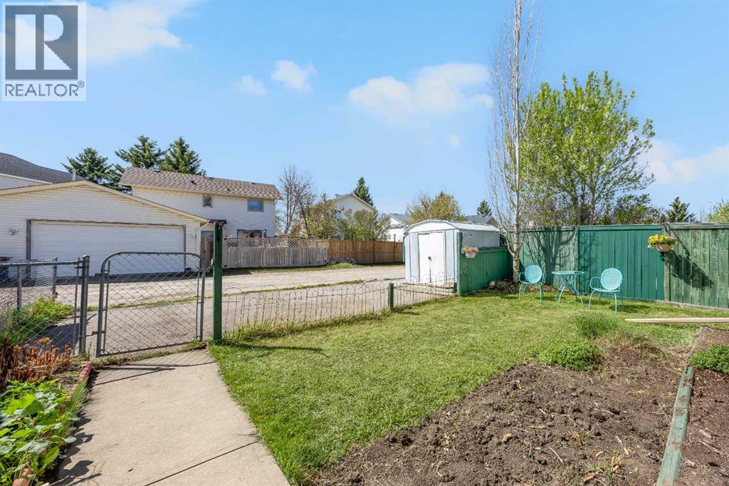 316 Coventry Close NE - 34