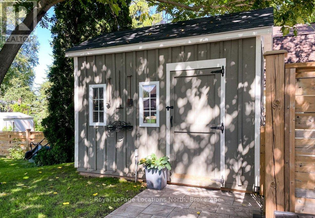 138 BRUCE STREET S - 37
