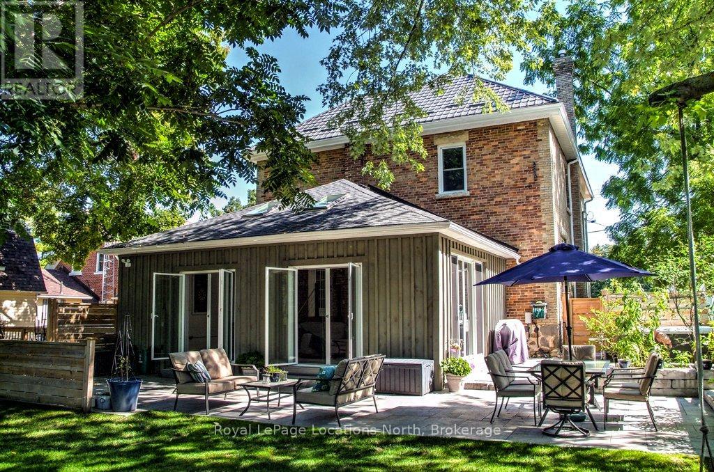 138 BRUCE STREET S - 42