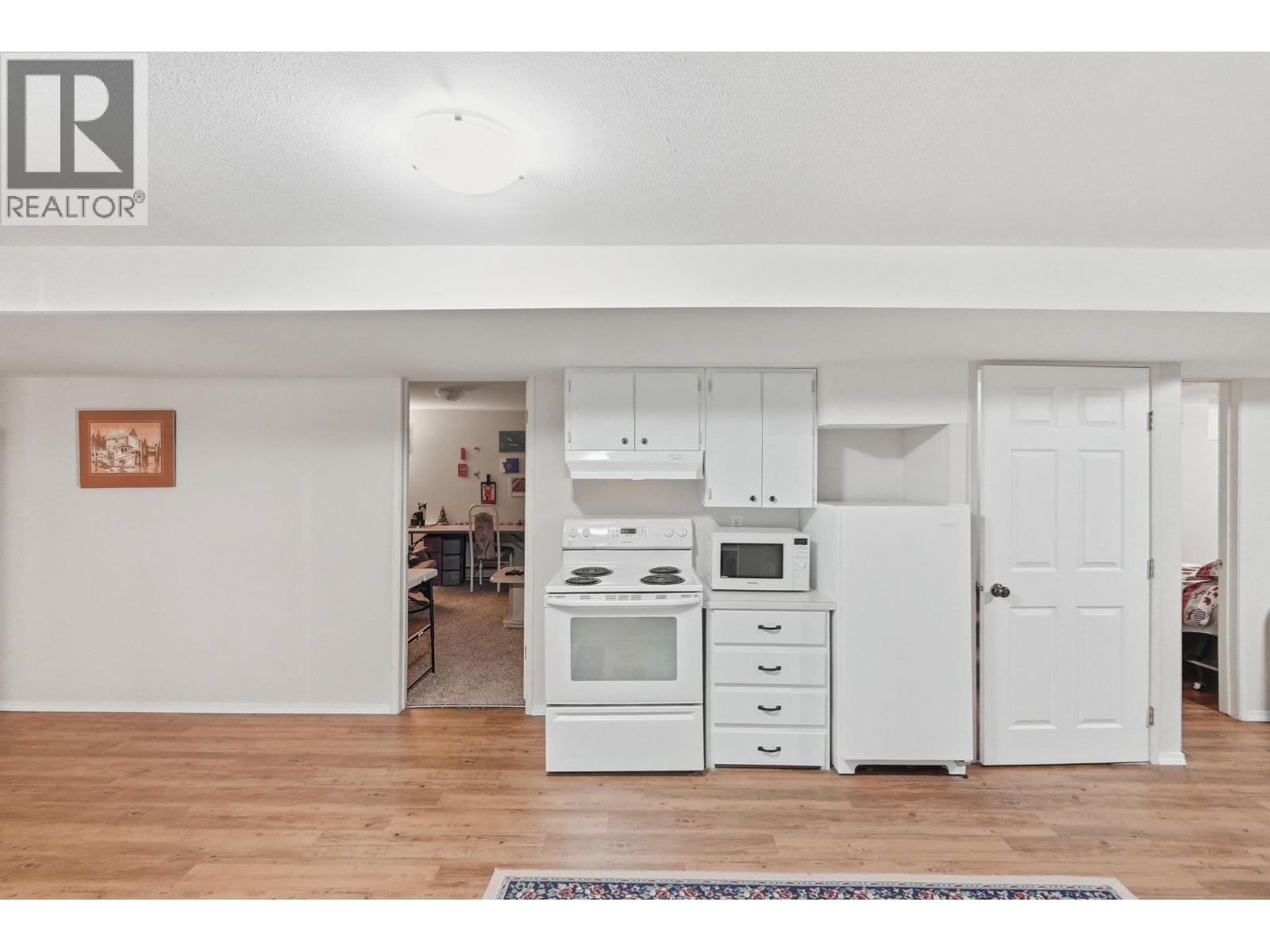 9506 Hummingbird Lane, Osoyoos