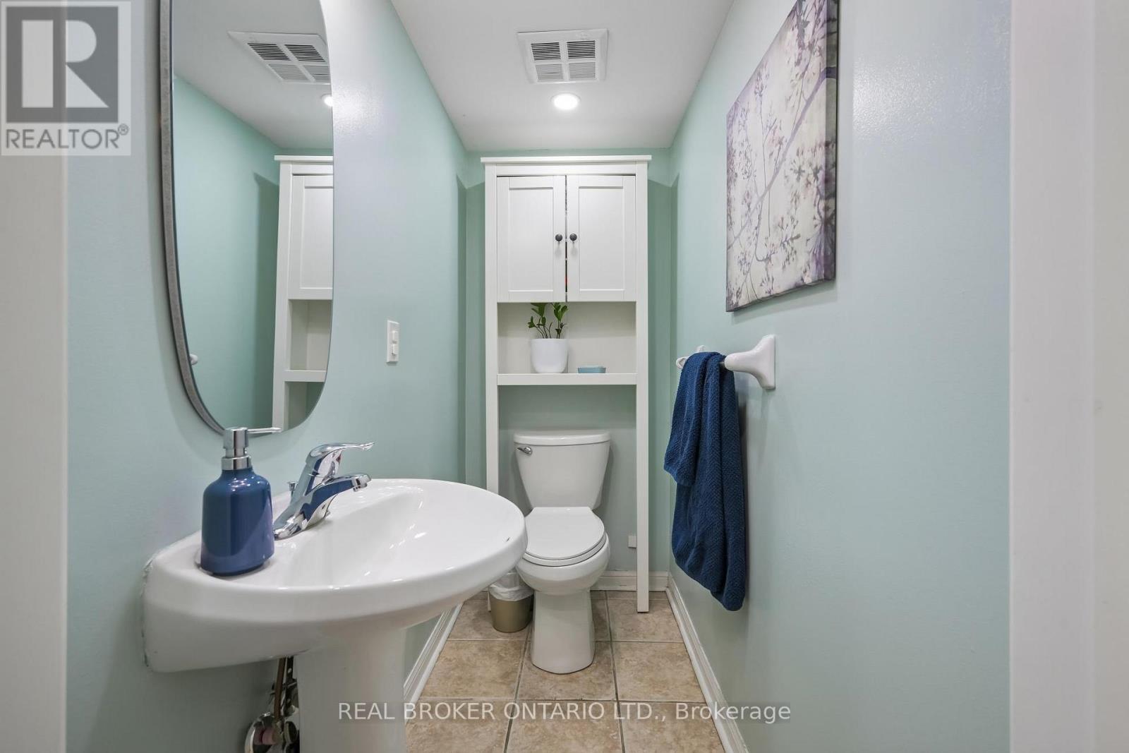 #1011 18 LAIDLAW STREET - 6