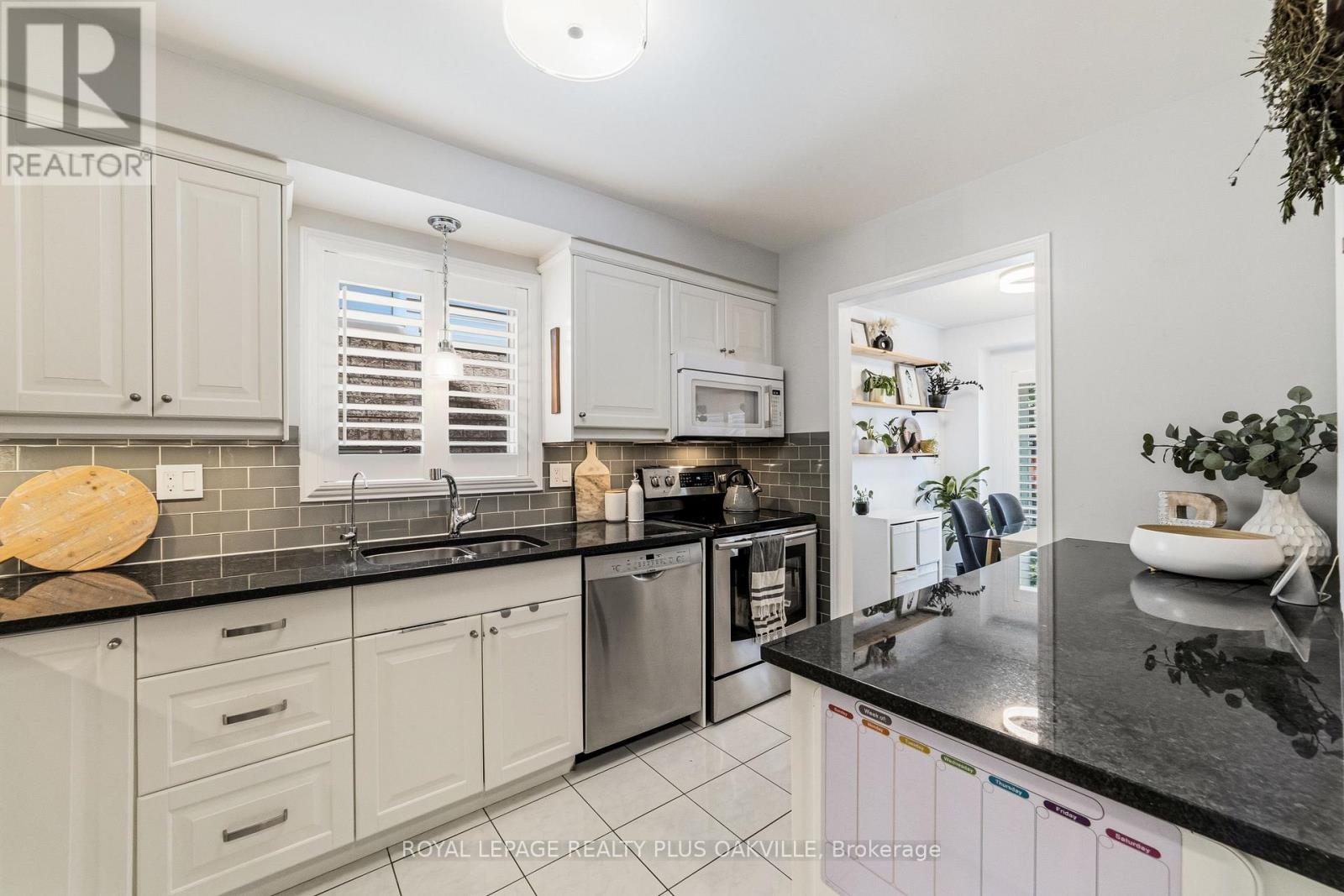 82 FELLOWES CRESCENT - 11