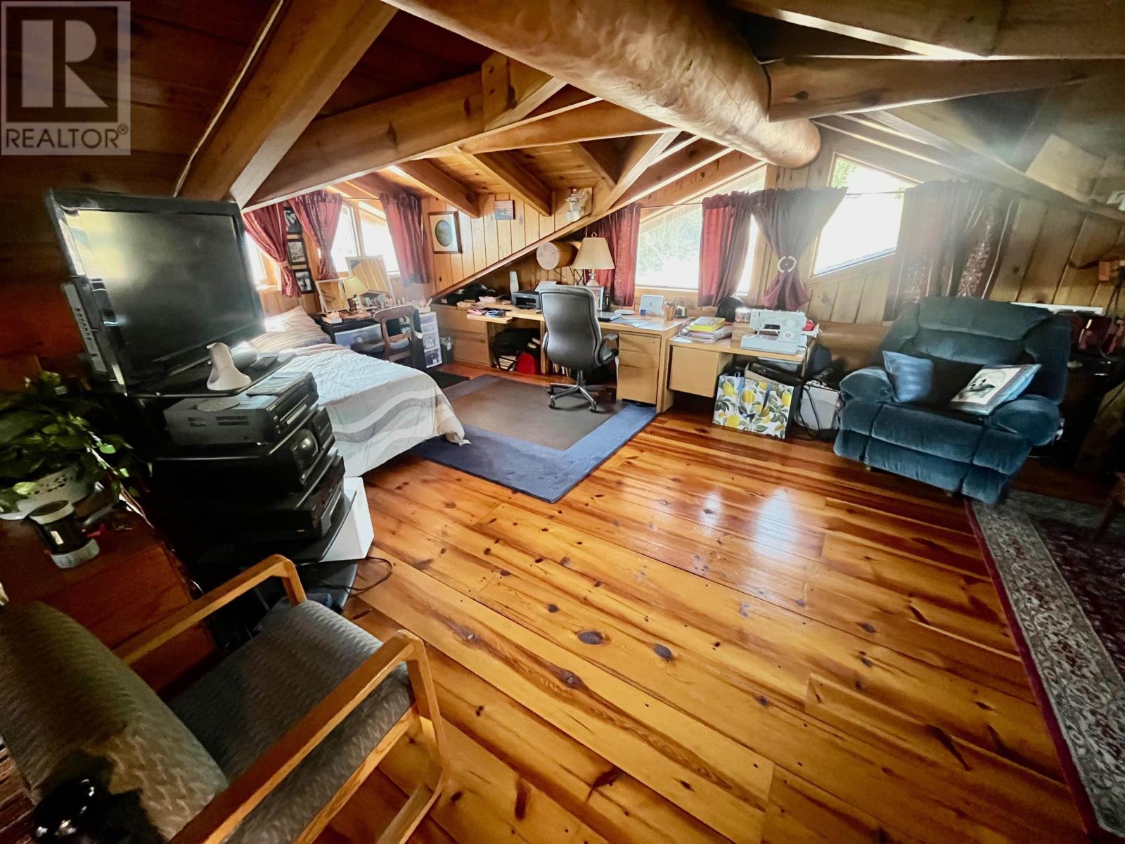 377 CRAWFORD DR - 9