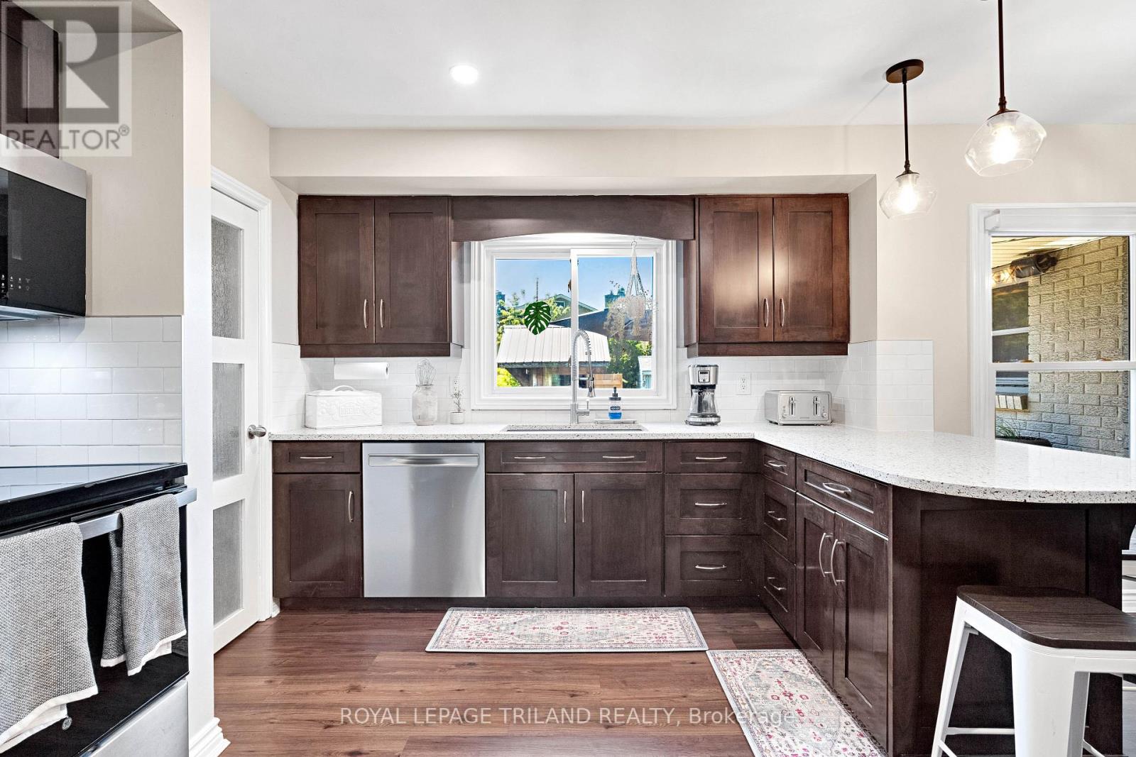 445 RIDOUT STREET S - 14