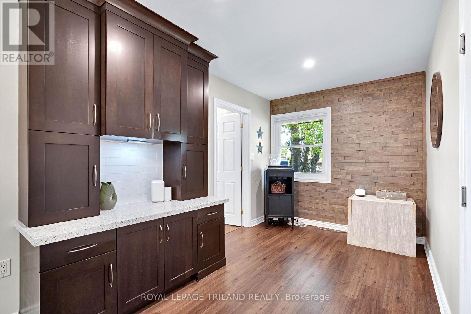 445 RIDOUT STREET S - 18