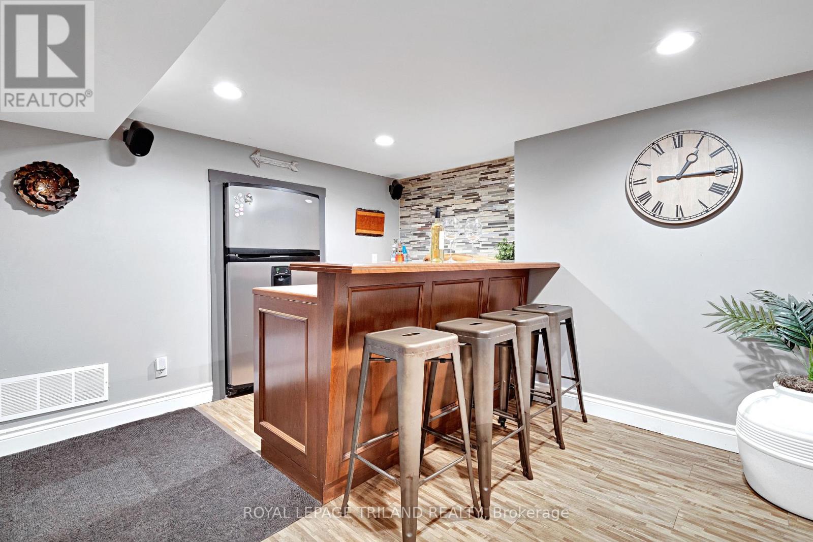 445 RIDOUT STREET S - 29