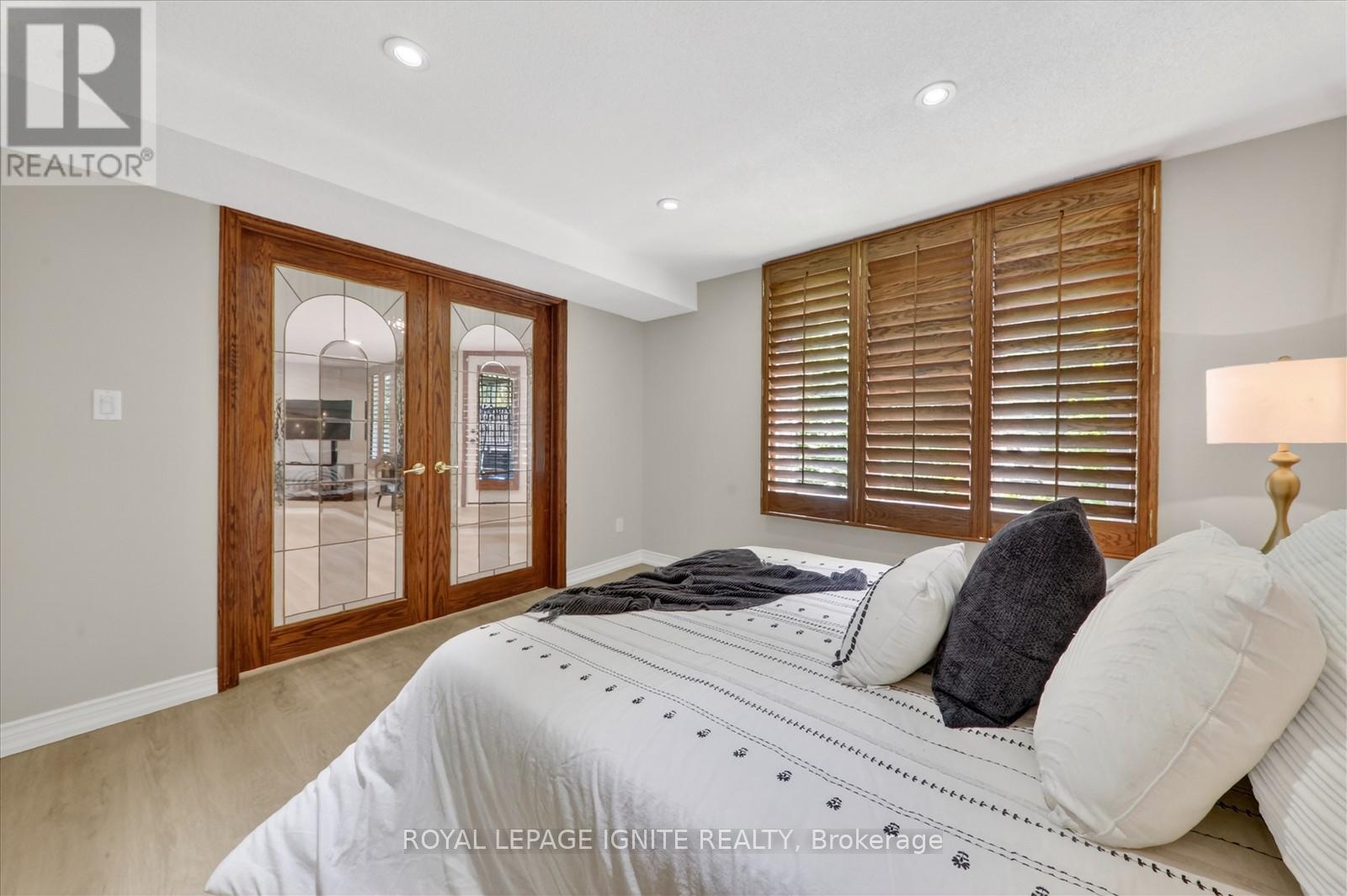 885 BAYLAWN DRIVE - 44