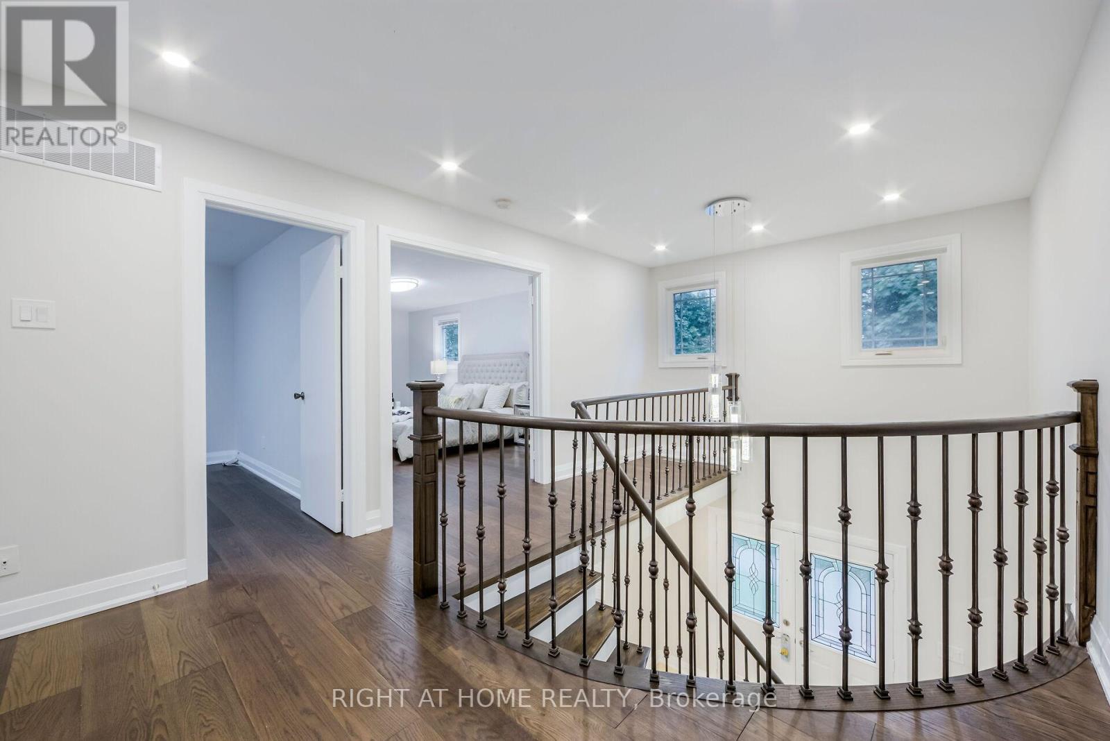 1 TIFFANY GATE - 35