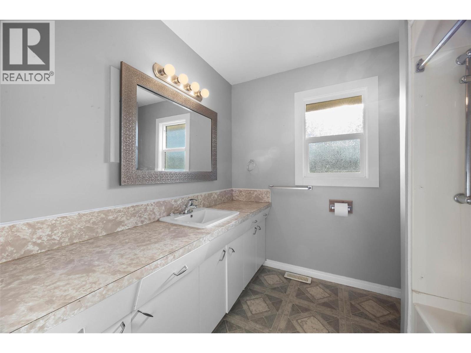 1069 Lethbridge Avenue - 12