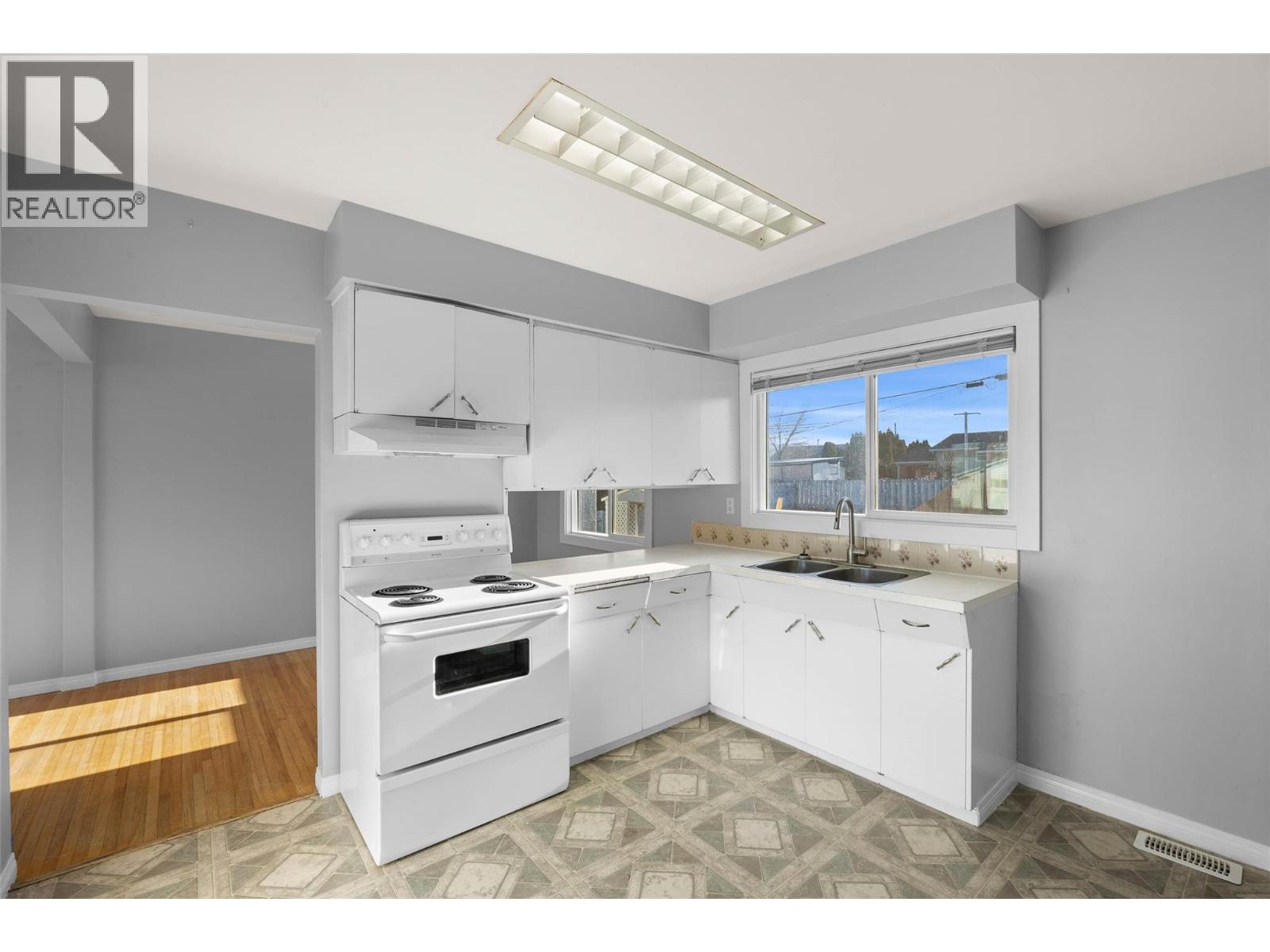 1069 Lethbridge Avenue - 7
