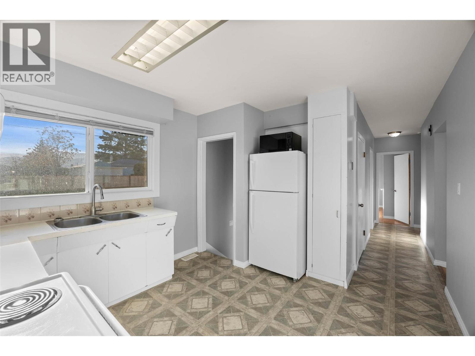 1069 Lethbridge Avenue - 8