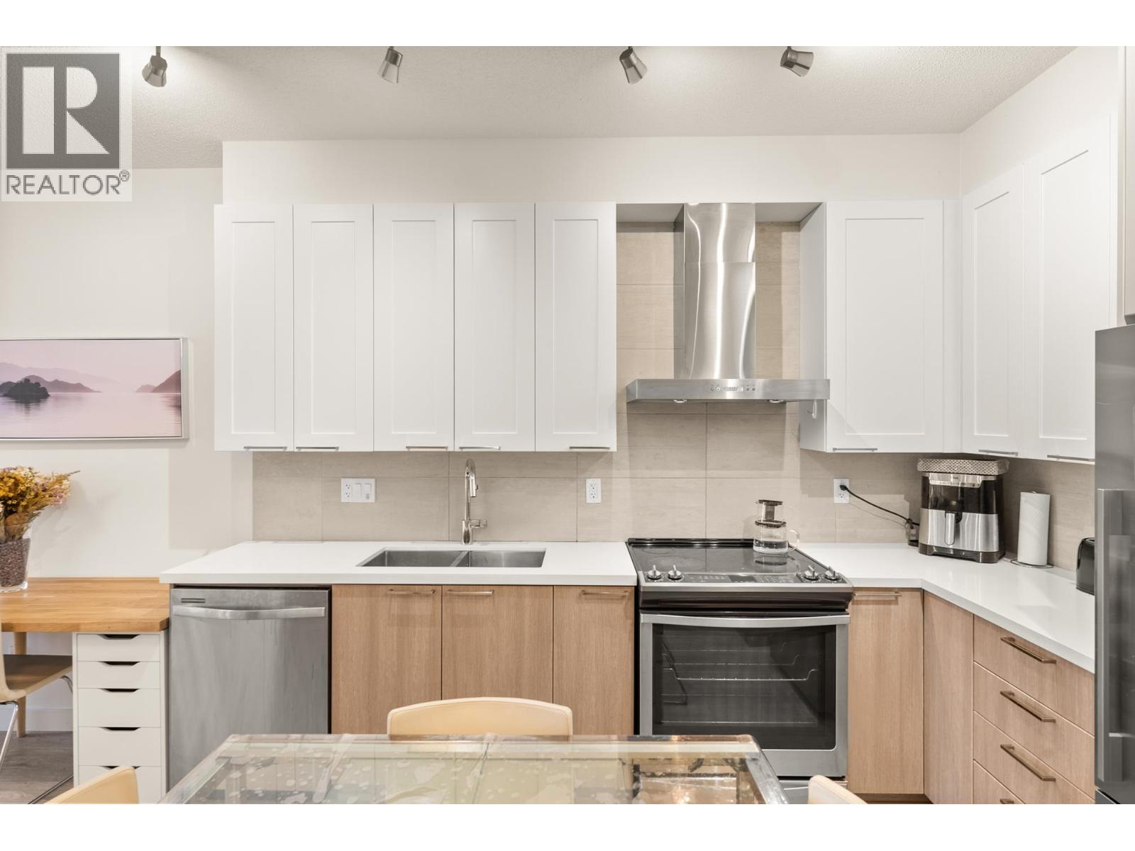 317 611 REGAN Avenue - main photo