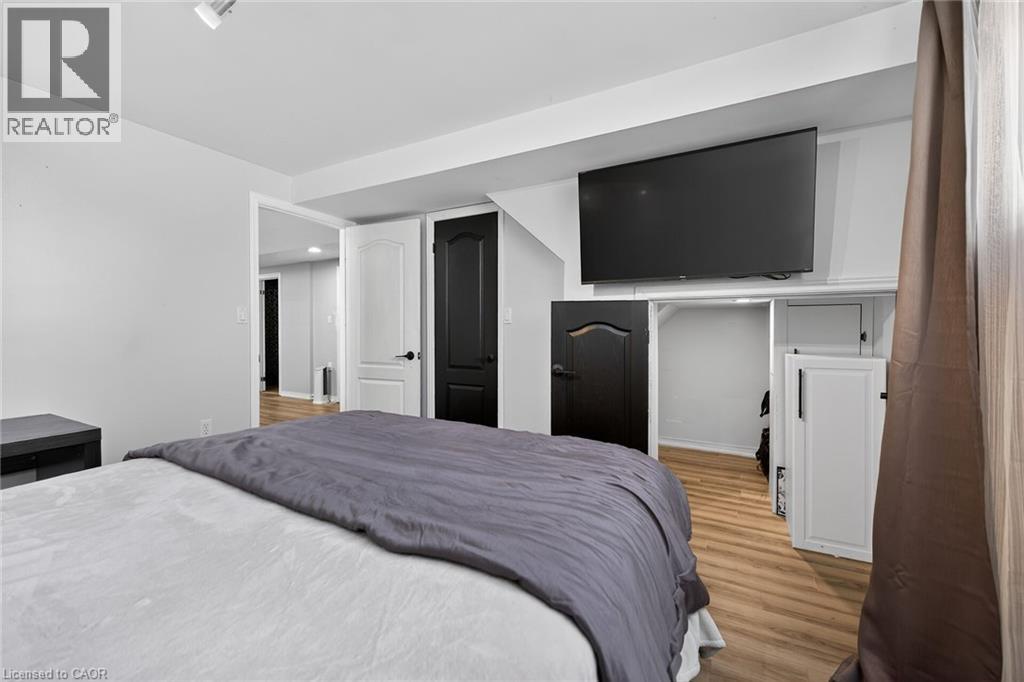36 LONGVIEW Court - 43