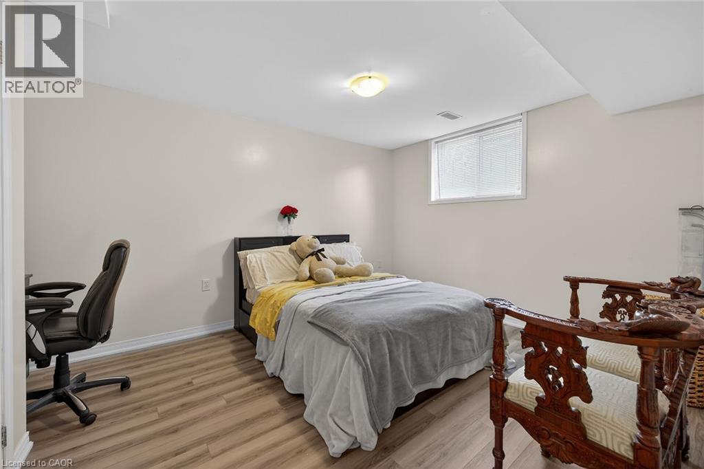 36 LONGVIEW Court - 39