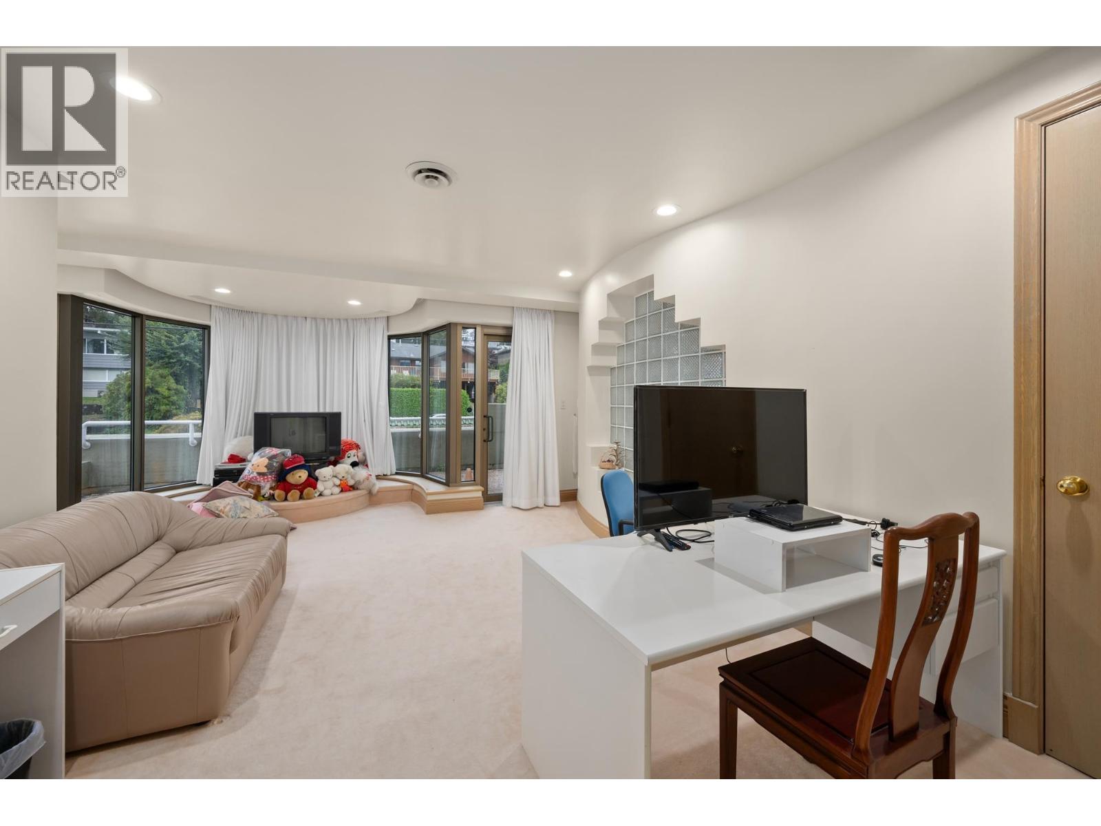 9 Bed, 12 Bath House for Sale in North Vancouver – 828 BEACHVIEW DRIVE, North Vancouver - Image 29