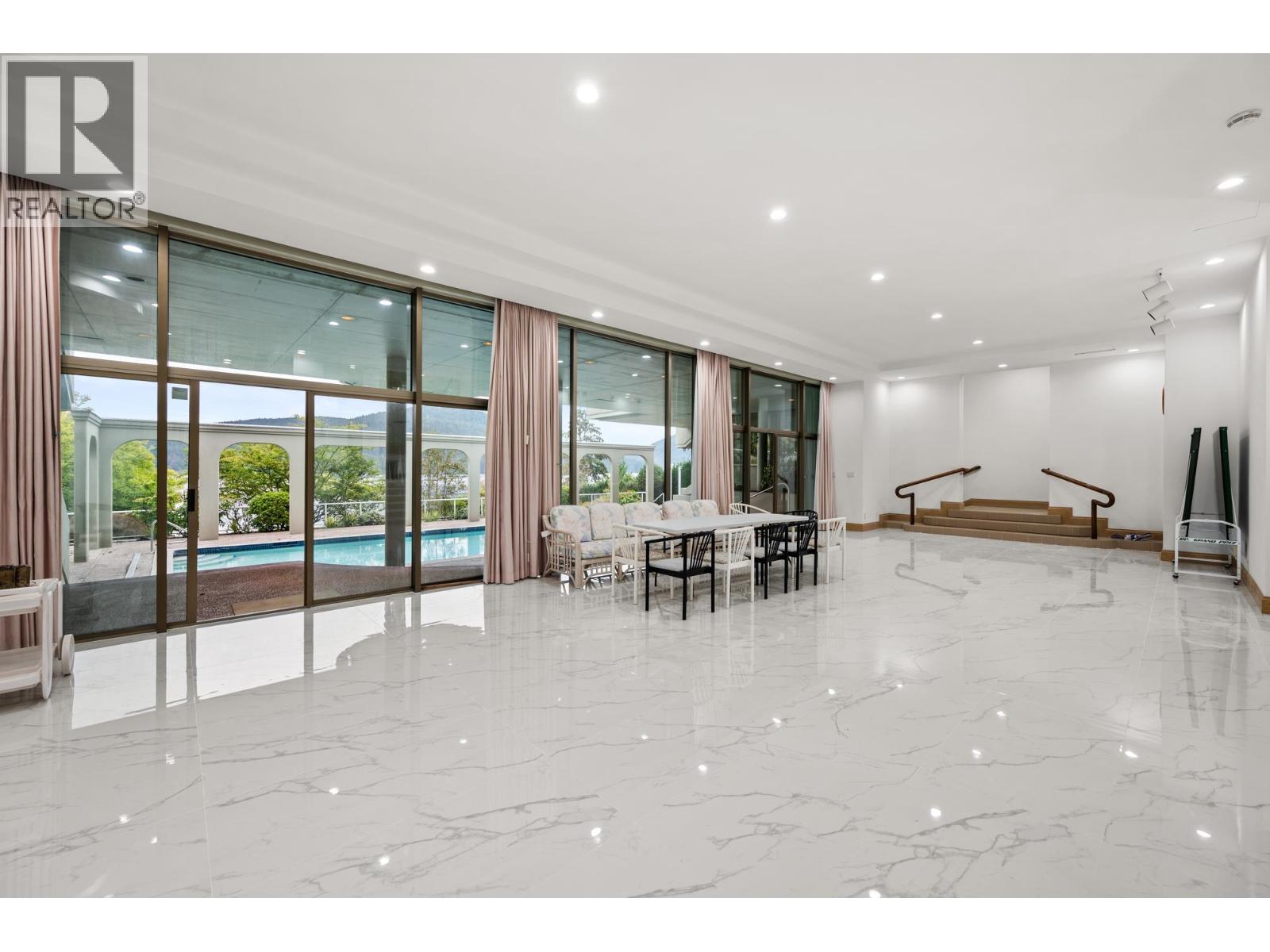 9 Bed, 12 Bath House for Sale in North Vancouver – 828 BEACHVIEW DRIVE, North Vancouver - Image 35