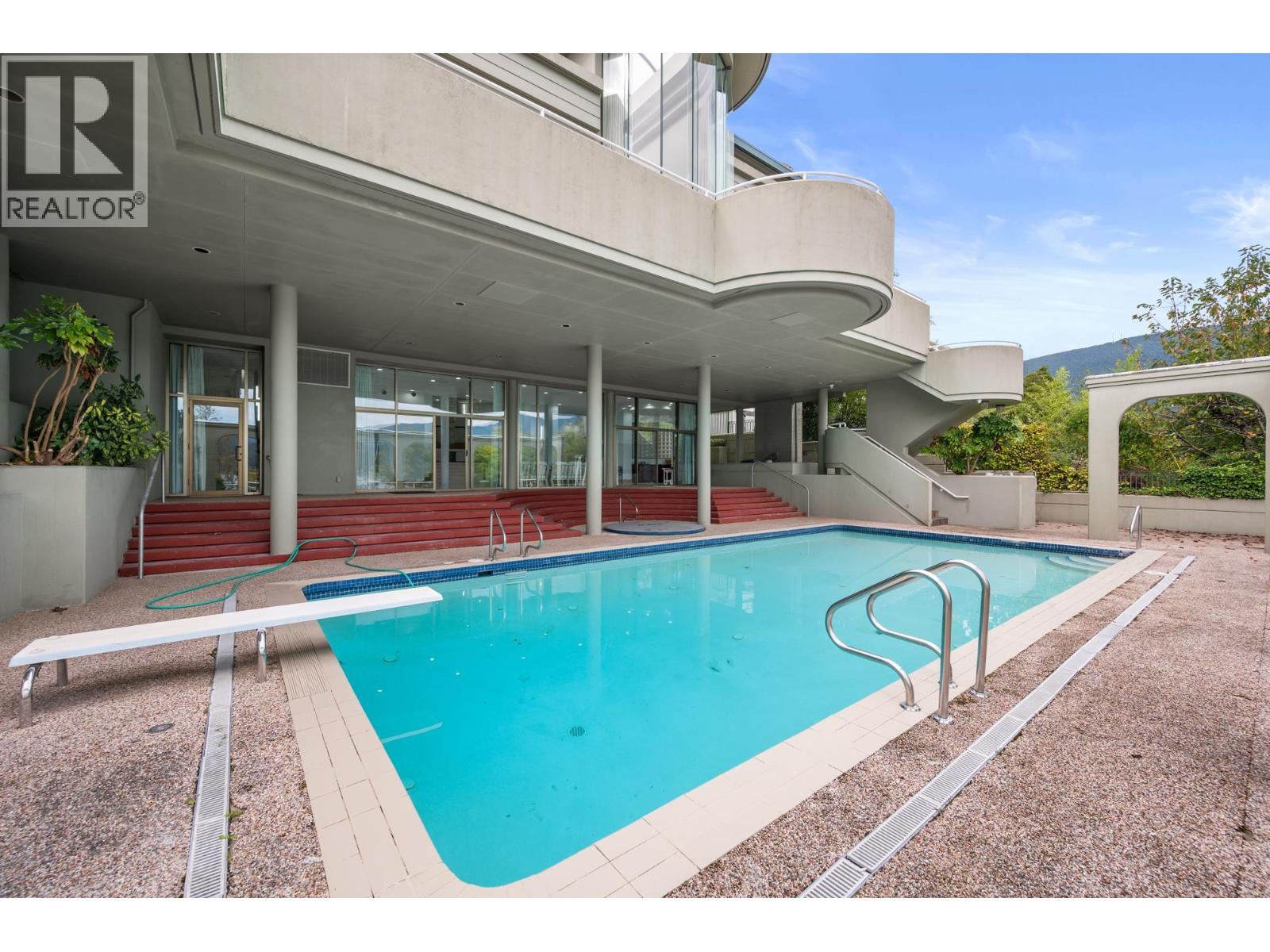 9 Bed, 12 Bath House for Sale in North Vancouver – 828 BEACHVIEW DRIVE, North Vancouver - Image 30