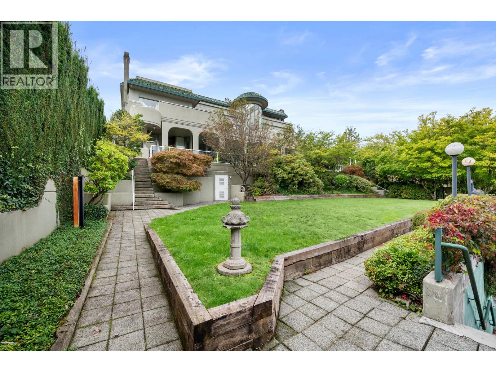 9 Bed, 12 Bath House for Sale in North Vancouver – 828 BEACHVIEW DRIVE, North Vancouver - Image 4