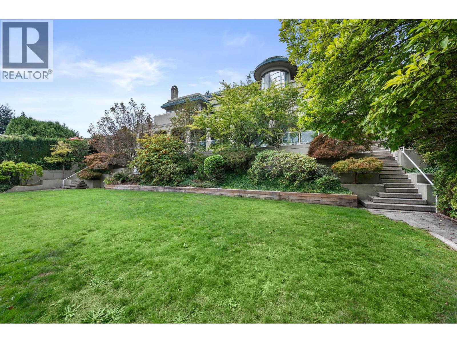 9 Bed, 12 Bath House for Sale in North Vancouver – 828 BEACHVIEW DRIVE, North Vancouver - Image 15