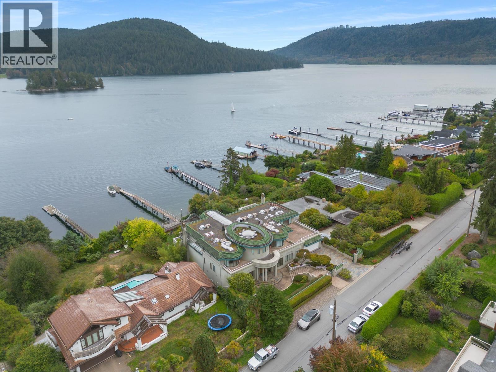 9 Bed, 12 Bath House for Sale in North Vancouver – 828 BEACHVIEW DRIVE, North Vancouver - Image 11