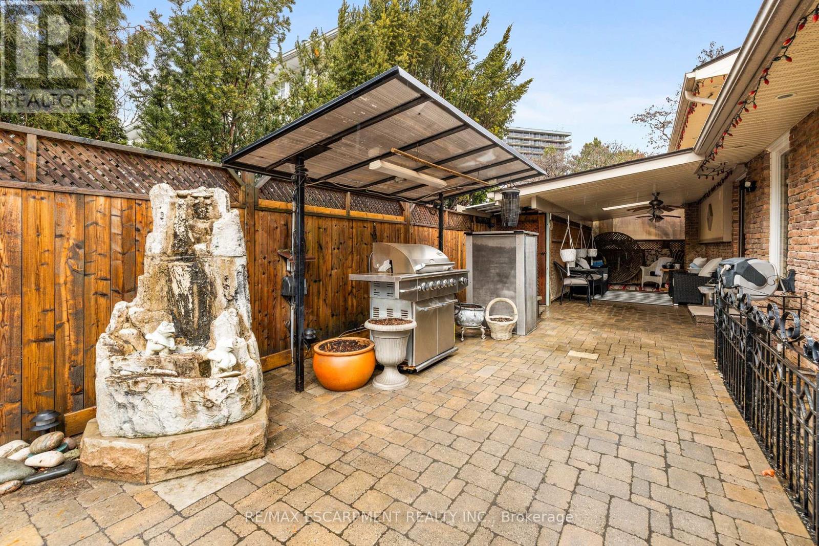 1045 BLOOR STREET - 39