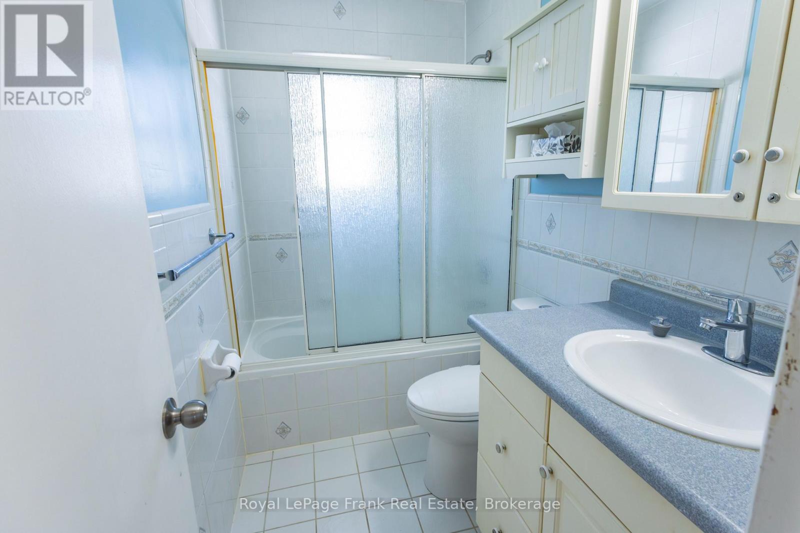 872 WELLER STREET - 35