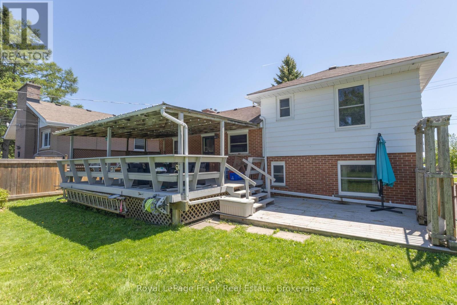 872 WELLER STREET - 6