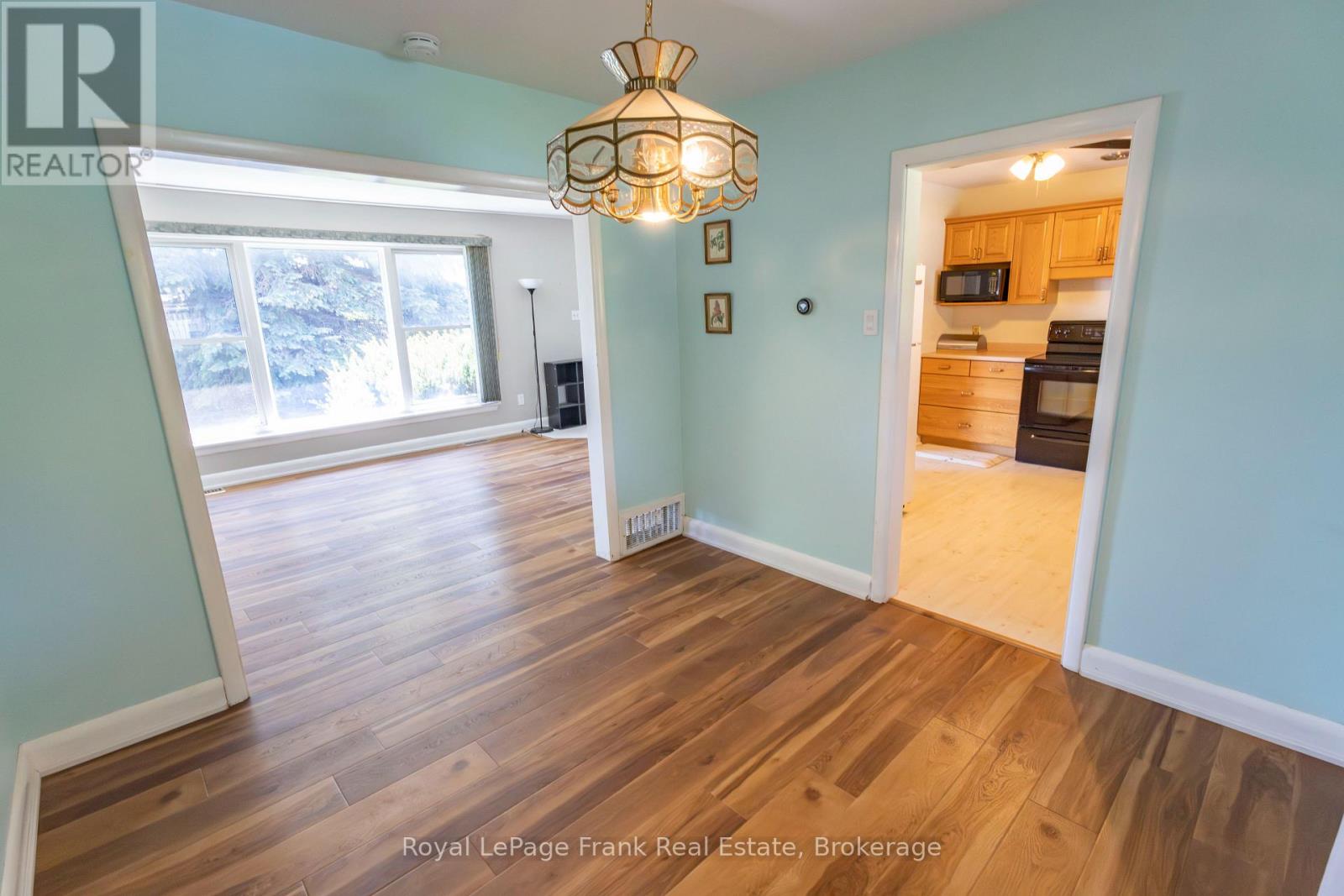 872 WELLER STREET - 8