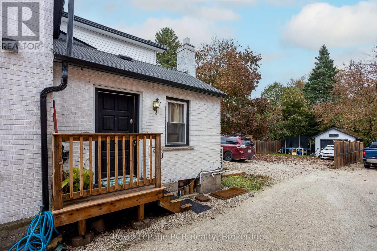 83 MAIN STREET W - 27
