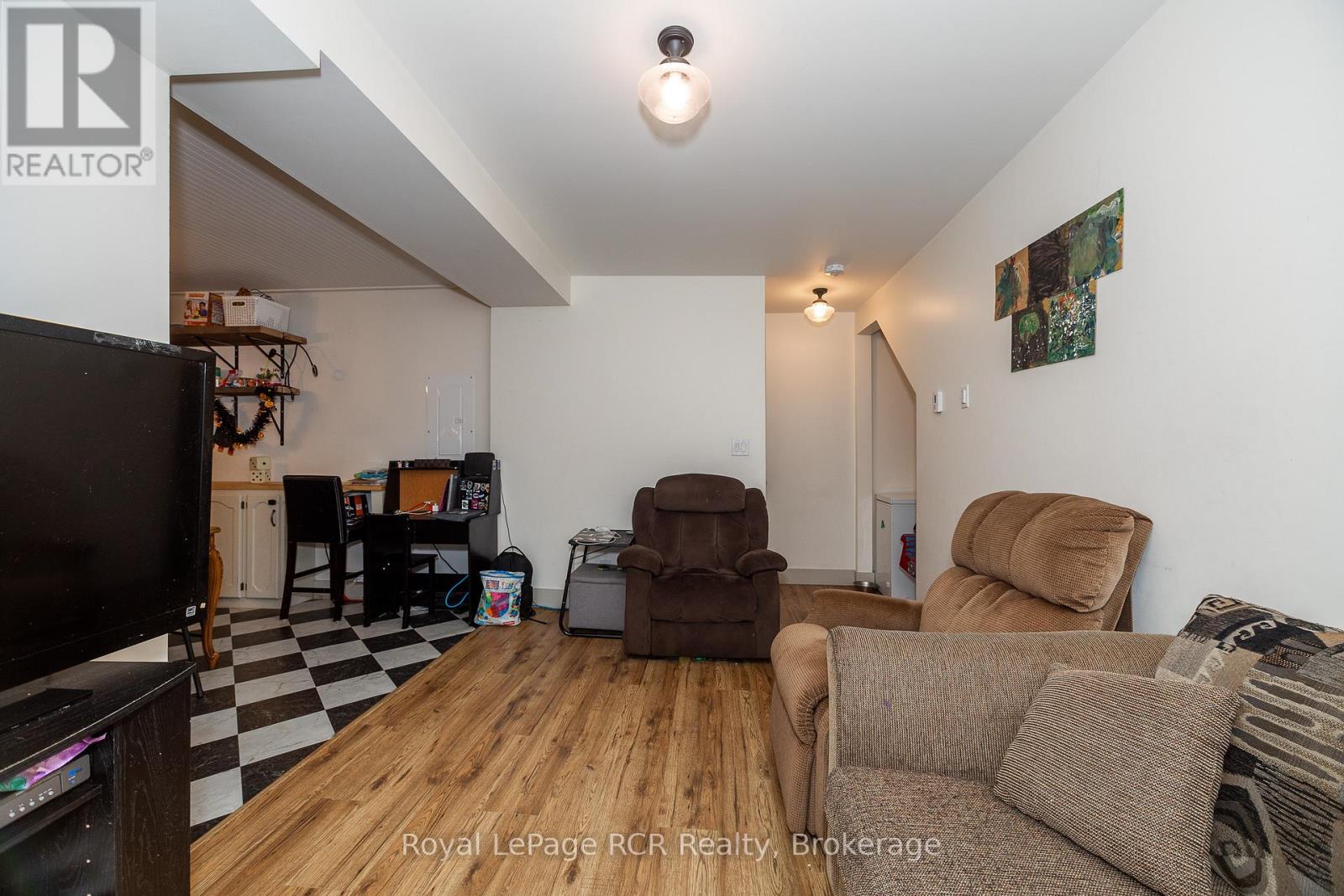 83 MAIN STREET W - 6