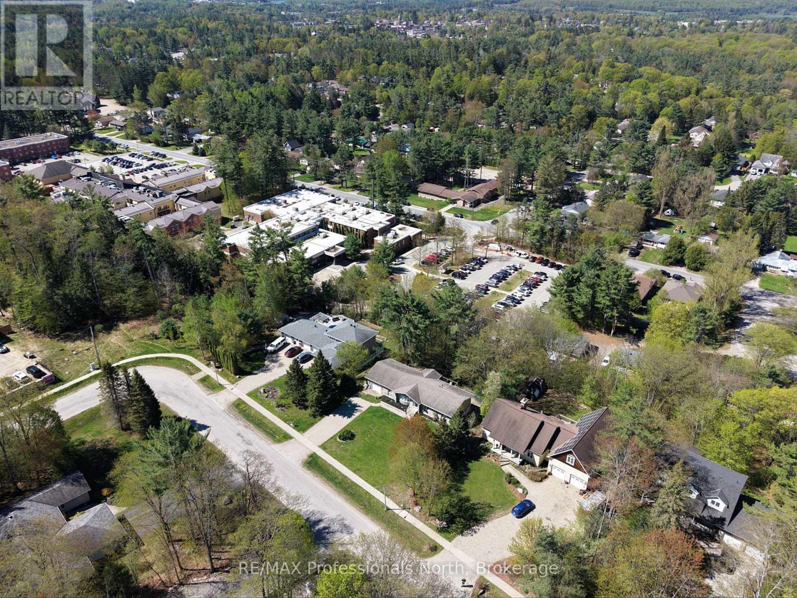 30 THE GRANITE BLUFF - Image 2