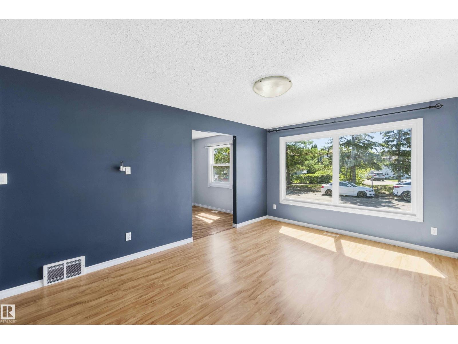 10828 173 AV NW - 12