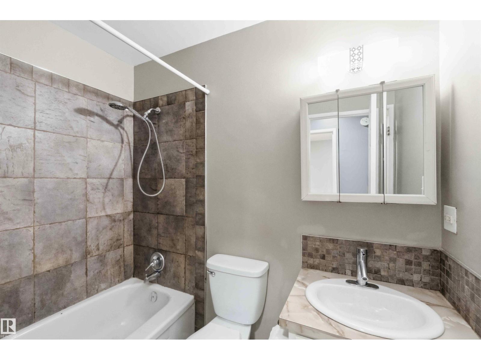 10828 173 AV NW - 25