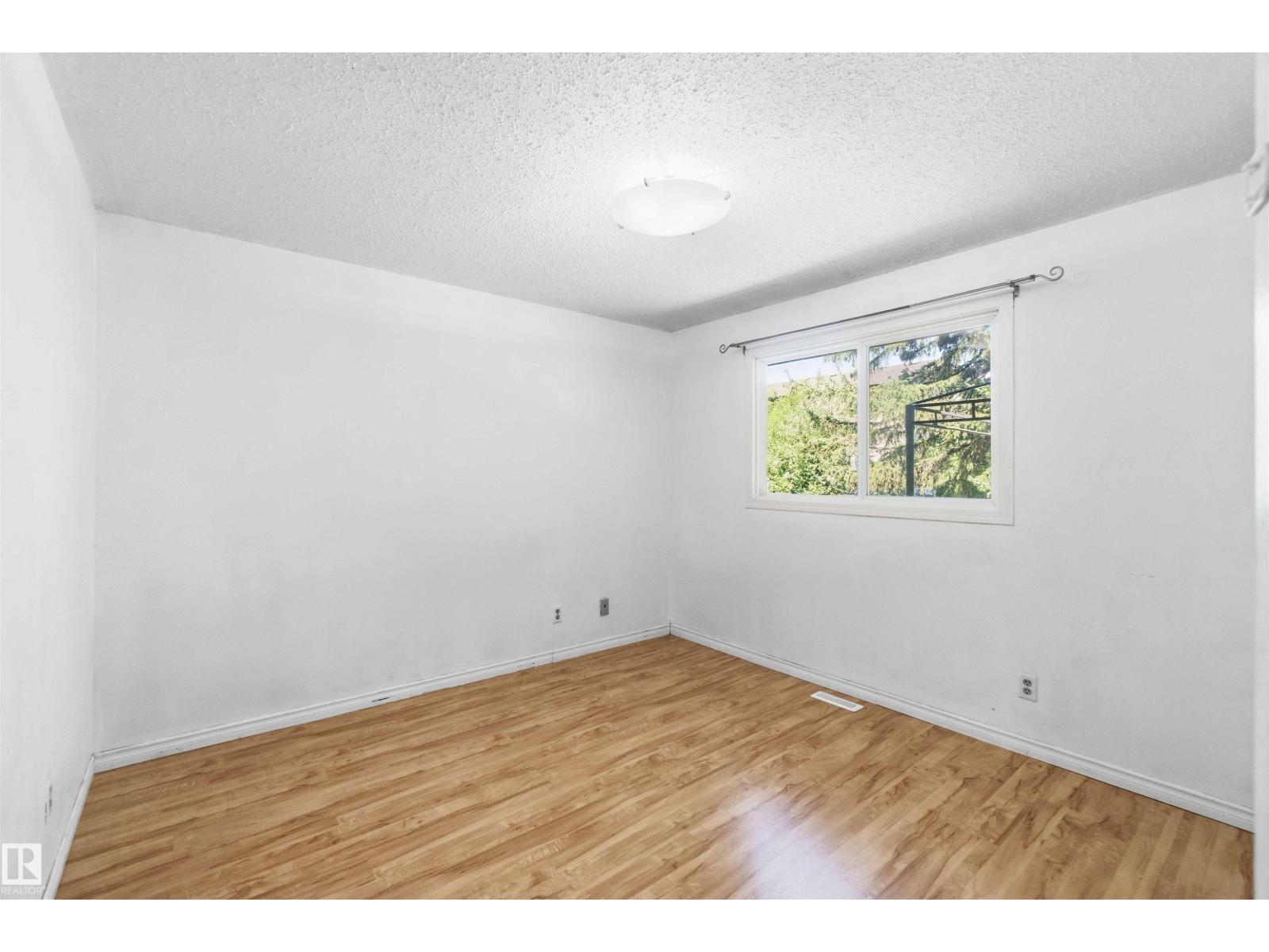 10828 173 AV NW - 29