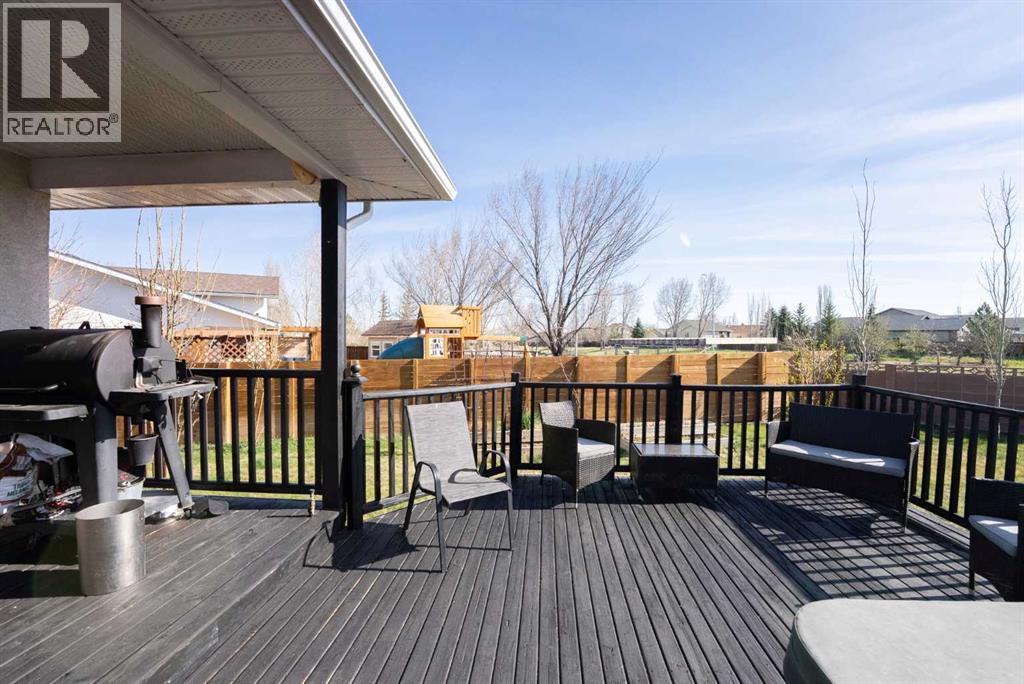 152 Mt Rundle Road W - 32