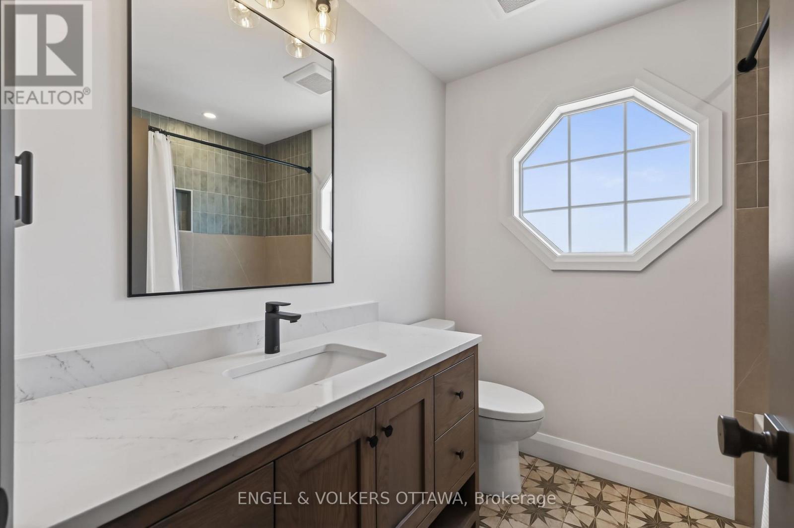 7 DAVENPORT PRIVATE - 22