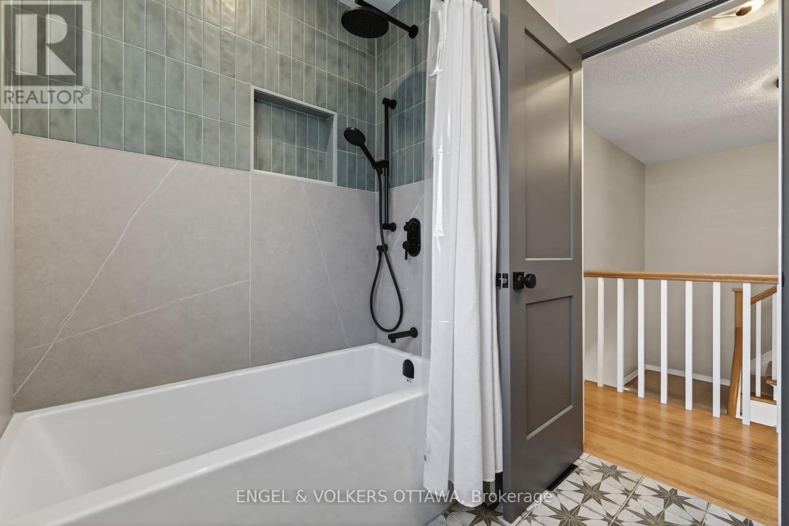 7 DAVENPORT PRIVATE - 23