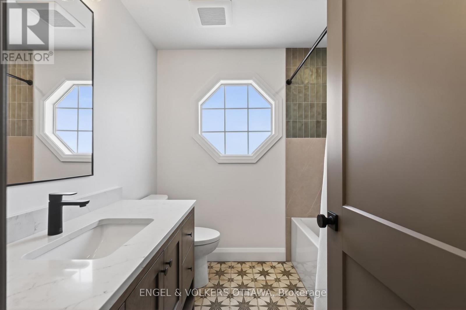 7 DAVENPORT PRIVATE - 24